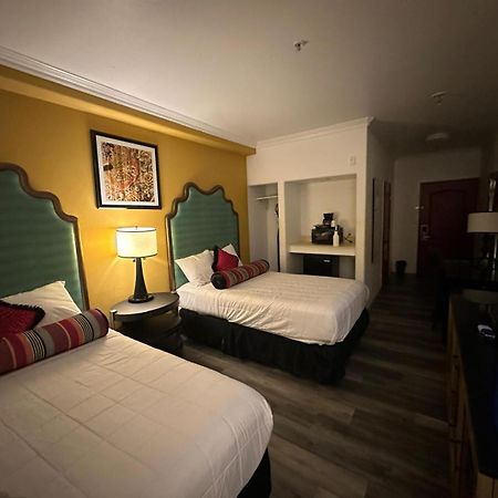 Howard Johnson By Wyndham Bakersfield Exterior foto
