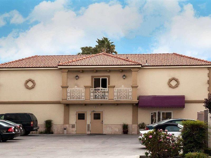 Howard Johnson By Wyndham Bakersfield Exterior foto