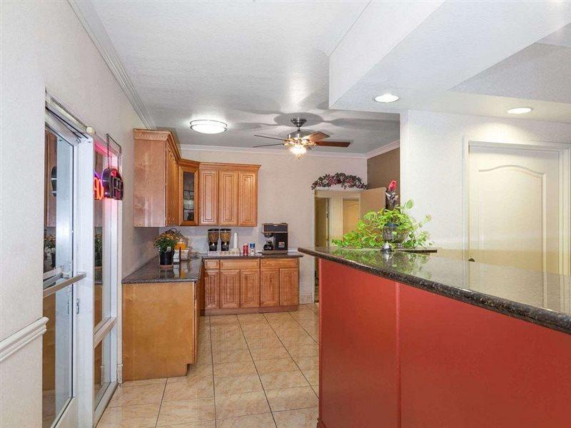 Howard Johnson By Wyndham Bakersfield Exterior foto