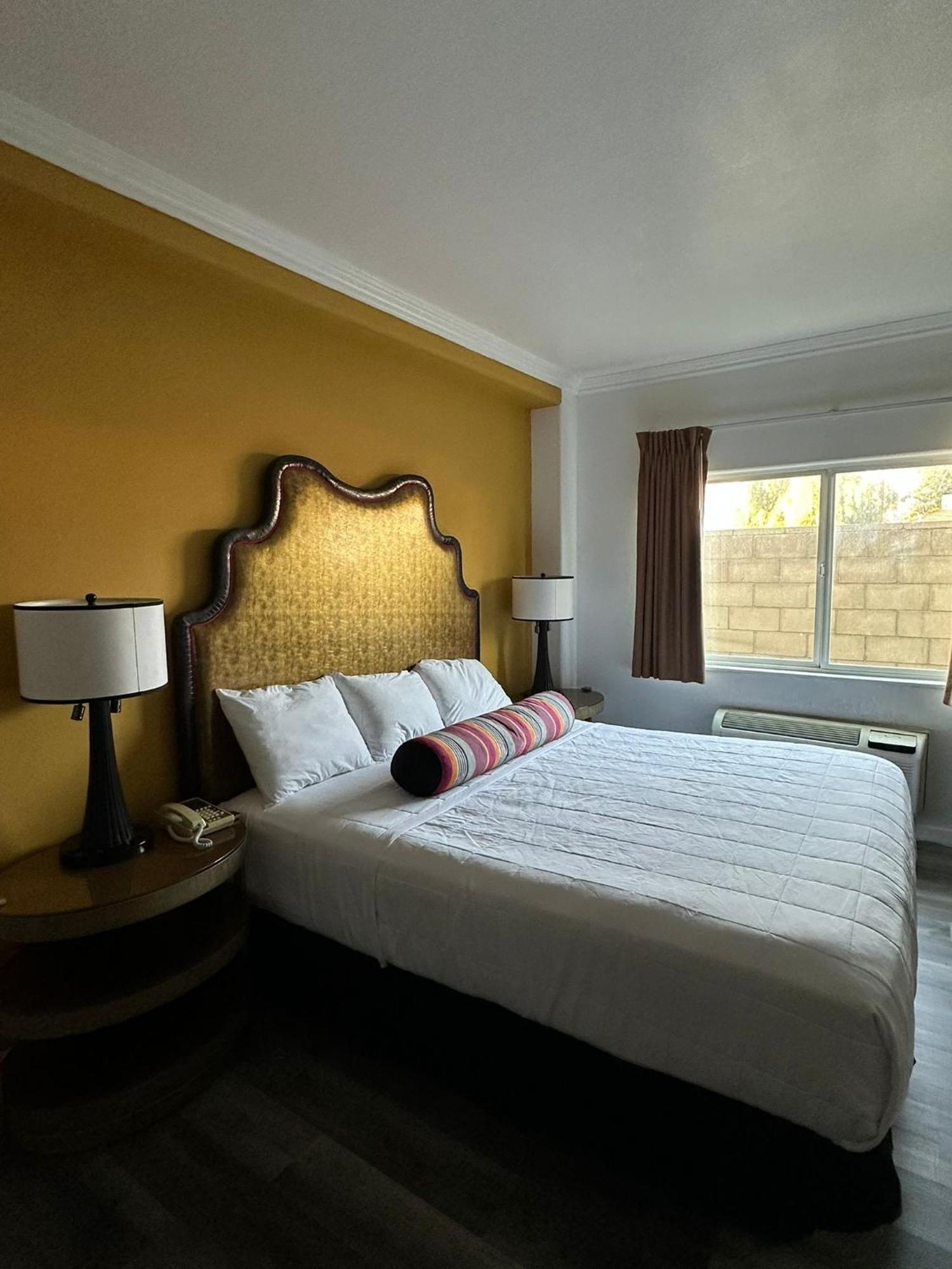 Howard Johnson By Wyndham Bakersfield Exterior foto