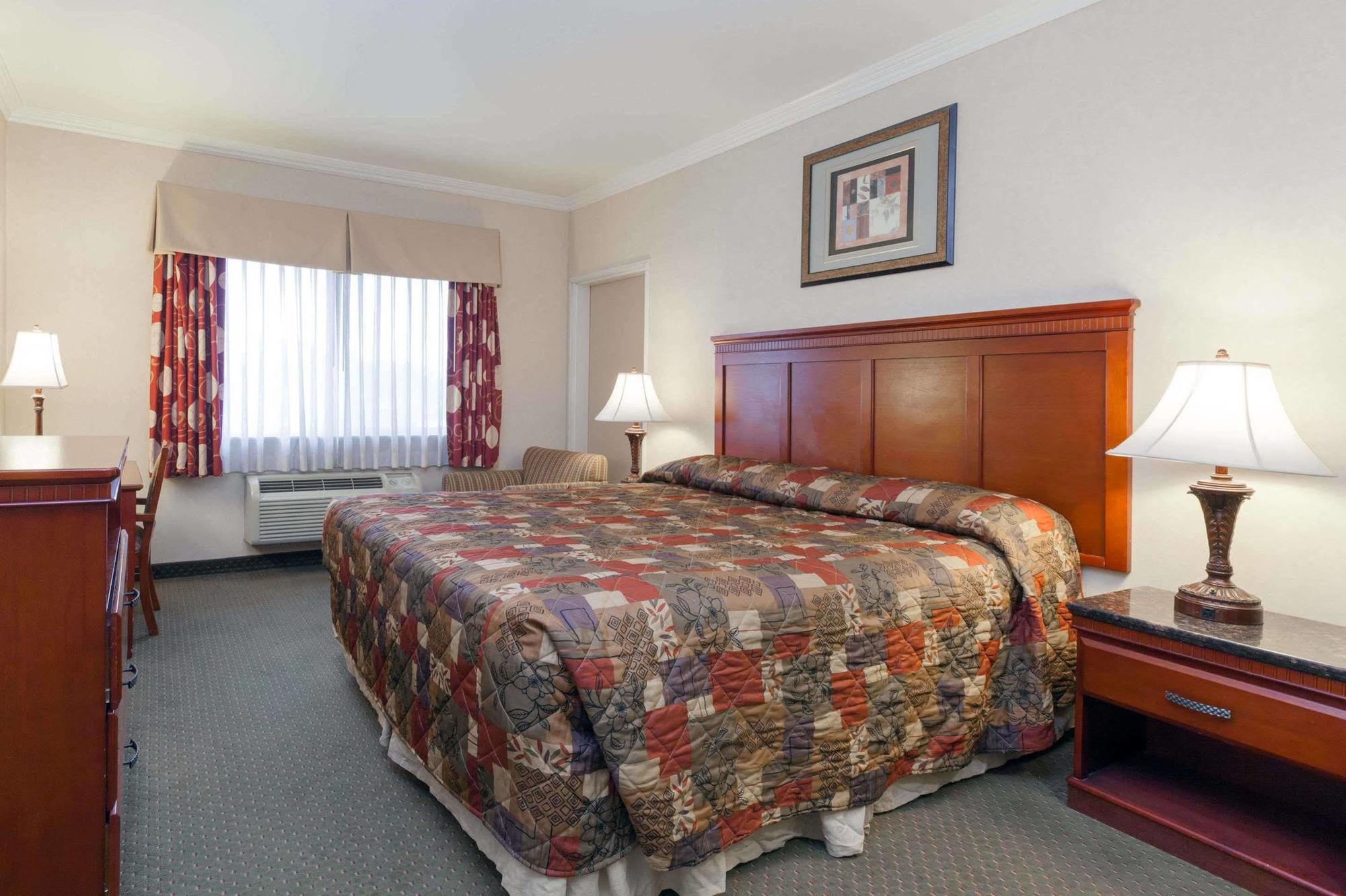 Howard Johnson By Wyndham Bakersfield Exterior foto